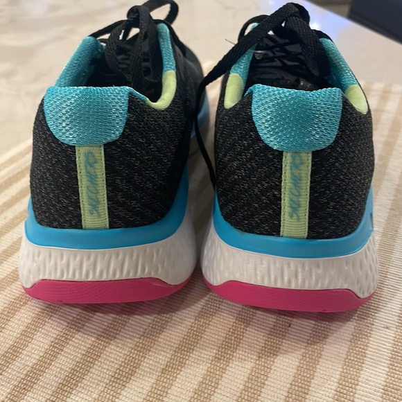 NEW SKETCHERS AIR COOLED MEMORY FOAM RUNNERS - Picture 9 of 9